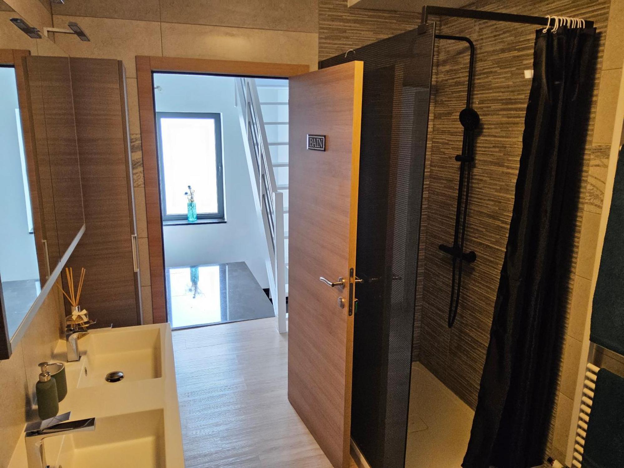 Homestay Deluxe Au 2eme Etage, Double Au 4eme Etage Not A Brussels