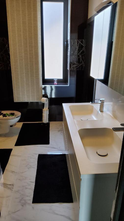 Deluxe Au 2eme Etage, Double Au 4eme Etage Not A Homestay *